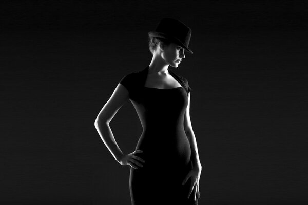 Piękna modelka na czarno białej fotce