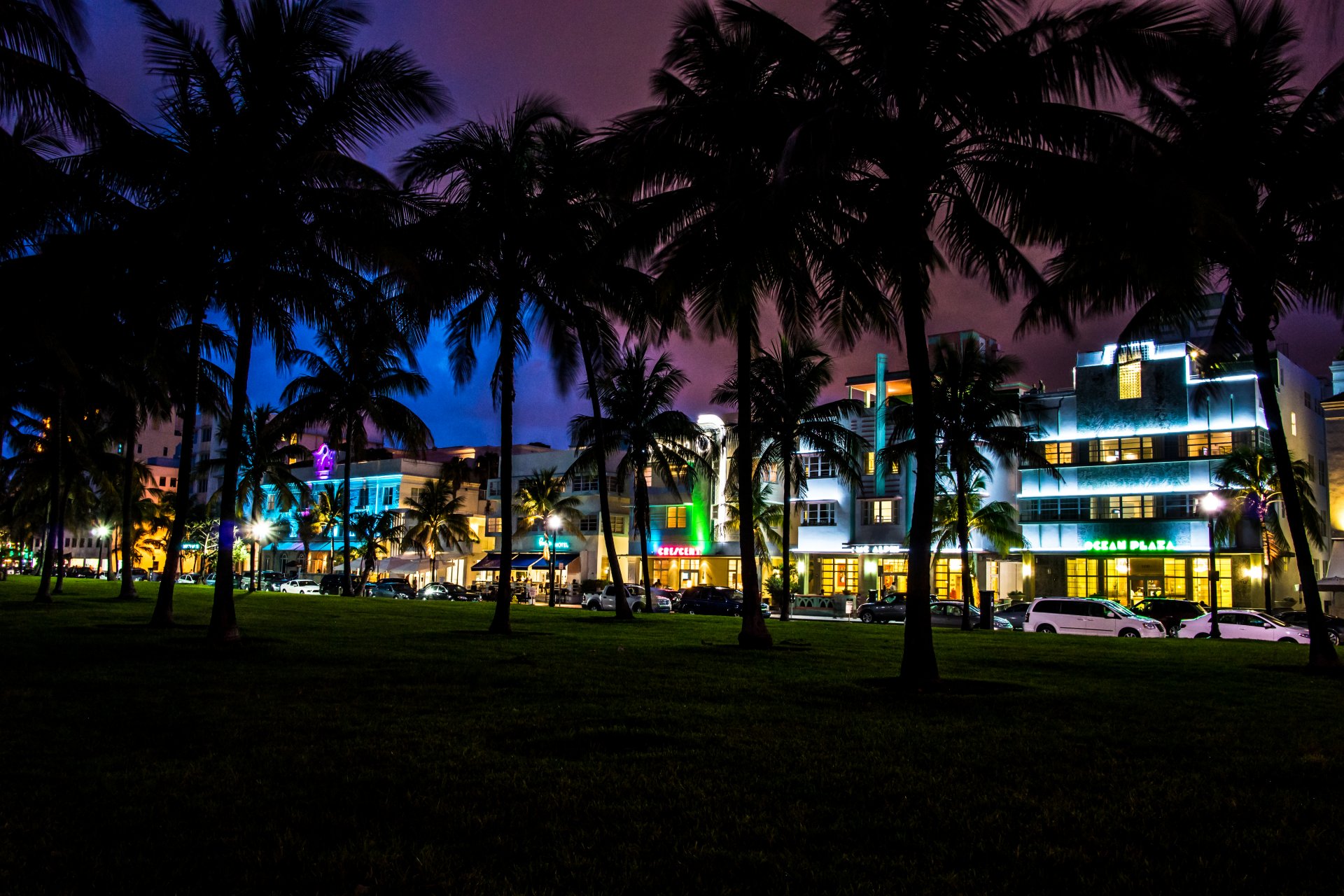 майами флорида south beach ночь пальмы автомобили дома отели вице-город