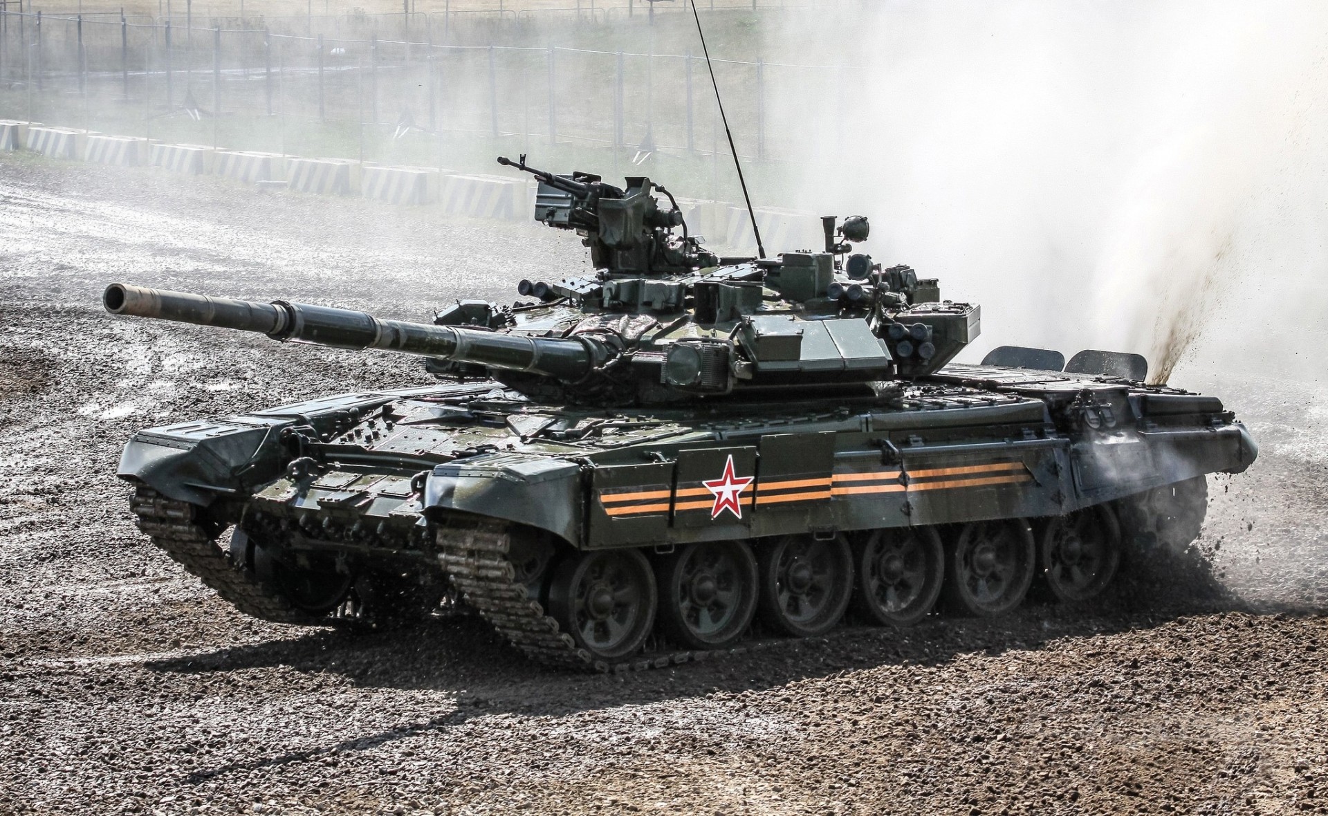 бронетехника полигон грязь бак т-90