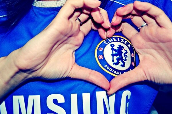 Emblemat Chelsea w serduszku z ręki