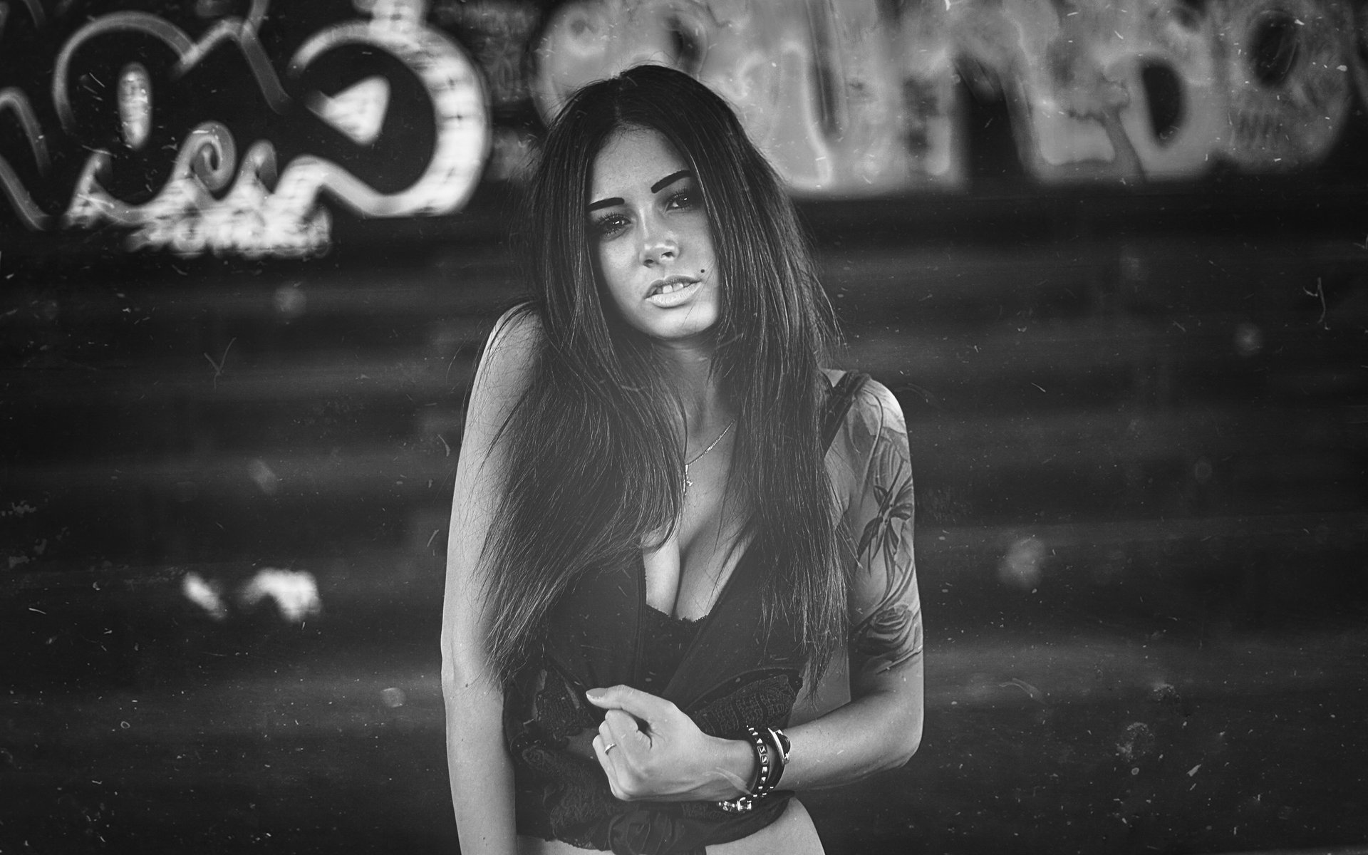 diana melison czarno-białe piersi tatuaż sexy