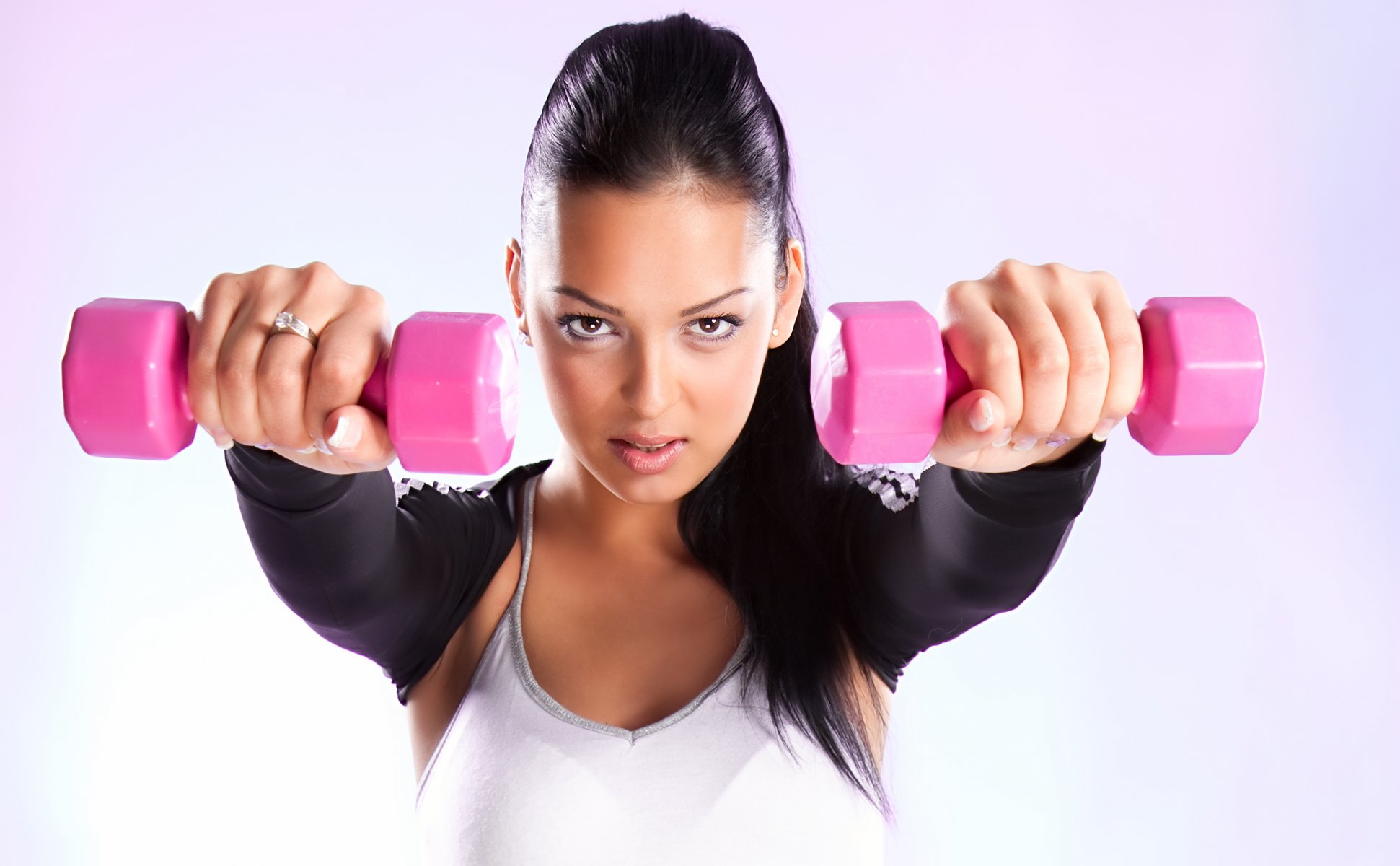 fitness kobieta hantle