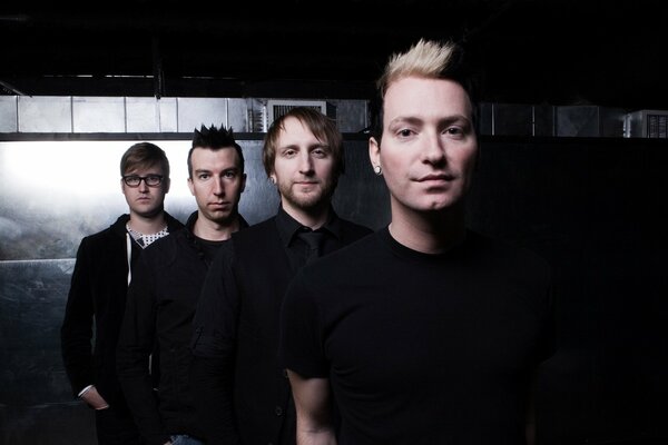 Thousand Foot krutch zagrał na okładce swojej płyty