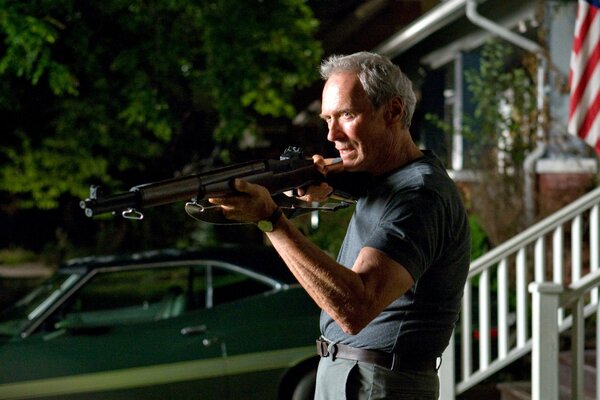 Clint Eastwood z bronią
