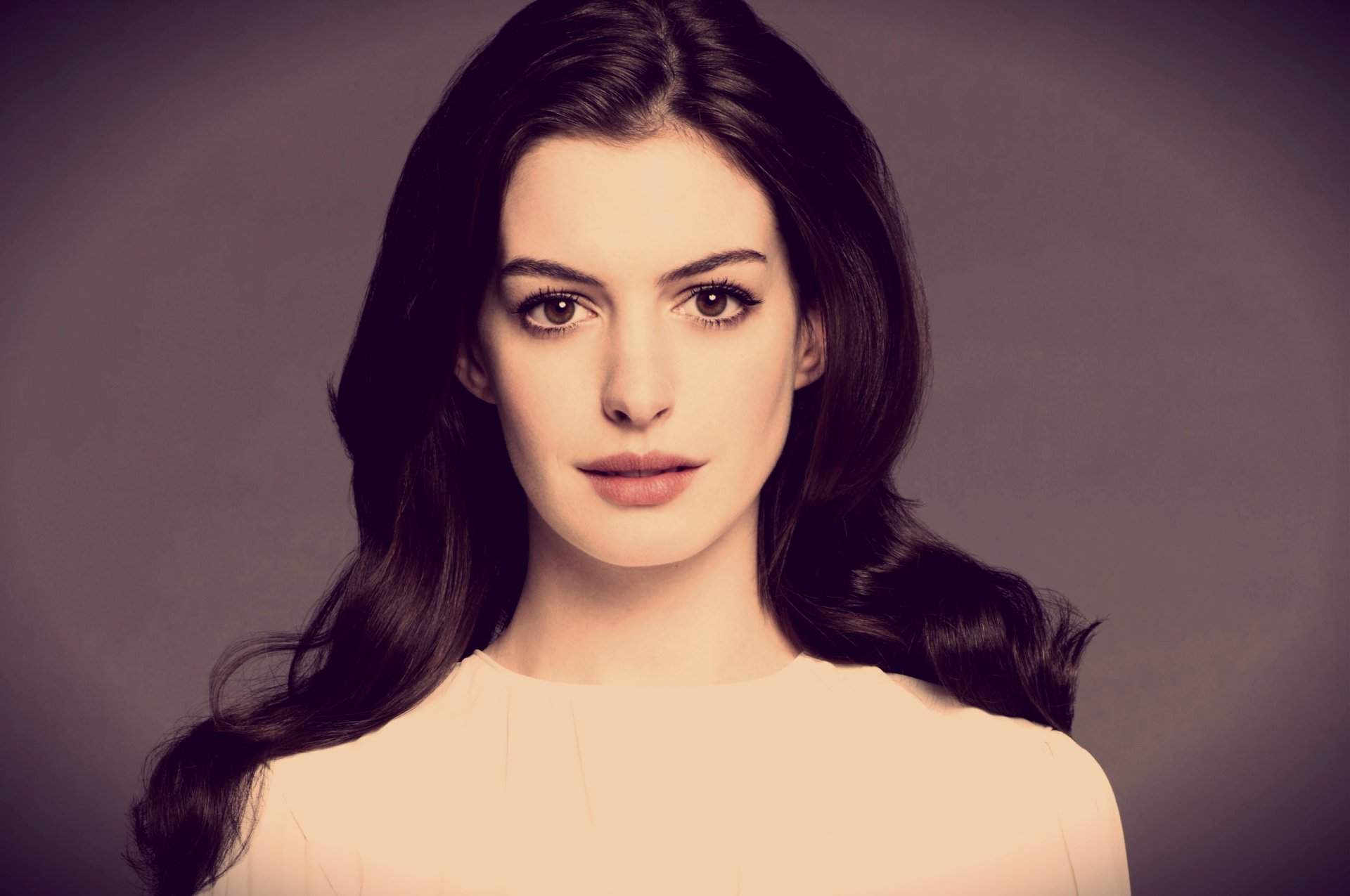 anne hathaway anne hathaway aktorka twarz ułożone włosy wygląd