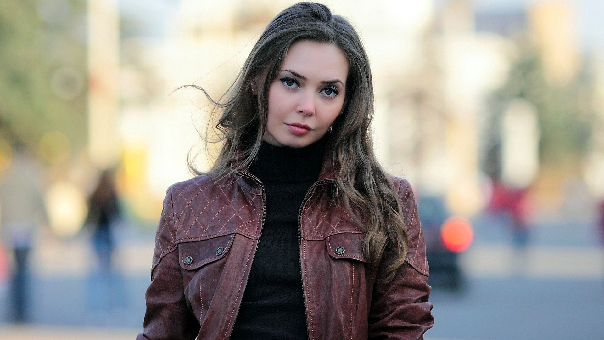 oksana malakhova brunetka twarz spojrzenie włosy ulica