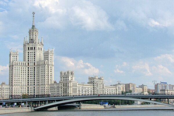 Мост в столице России