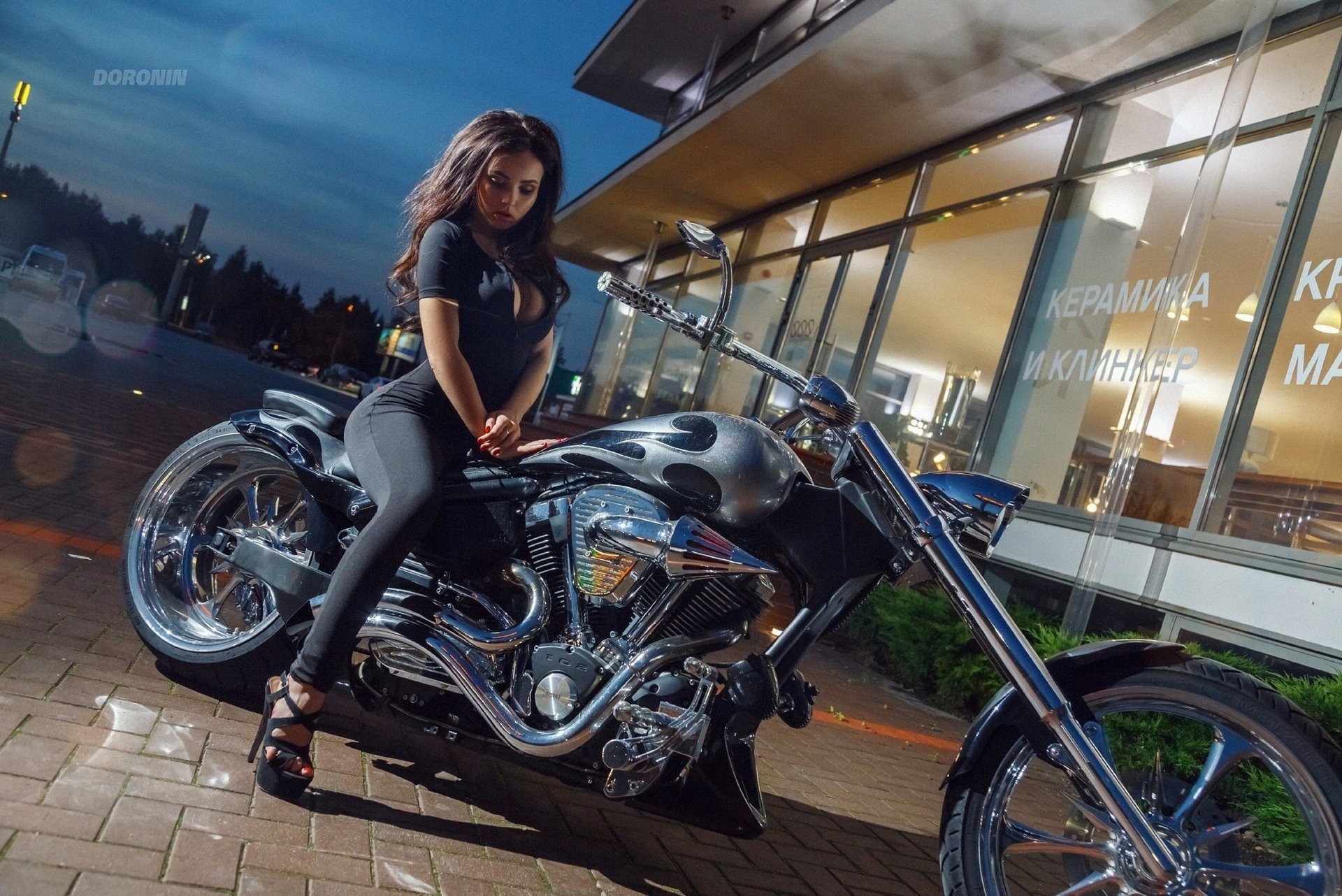 denis doronin photographer девушка модель фигура тело брюнетка байк мотоцикл спортивная