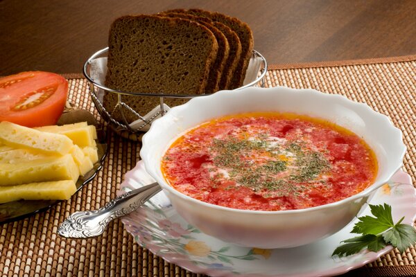 Изысканный борщ со сметаной и зеленью