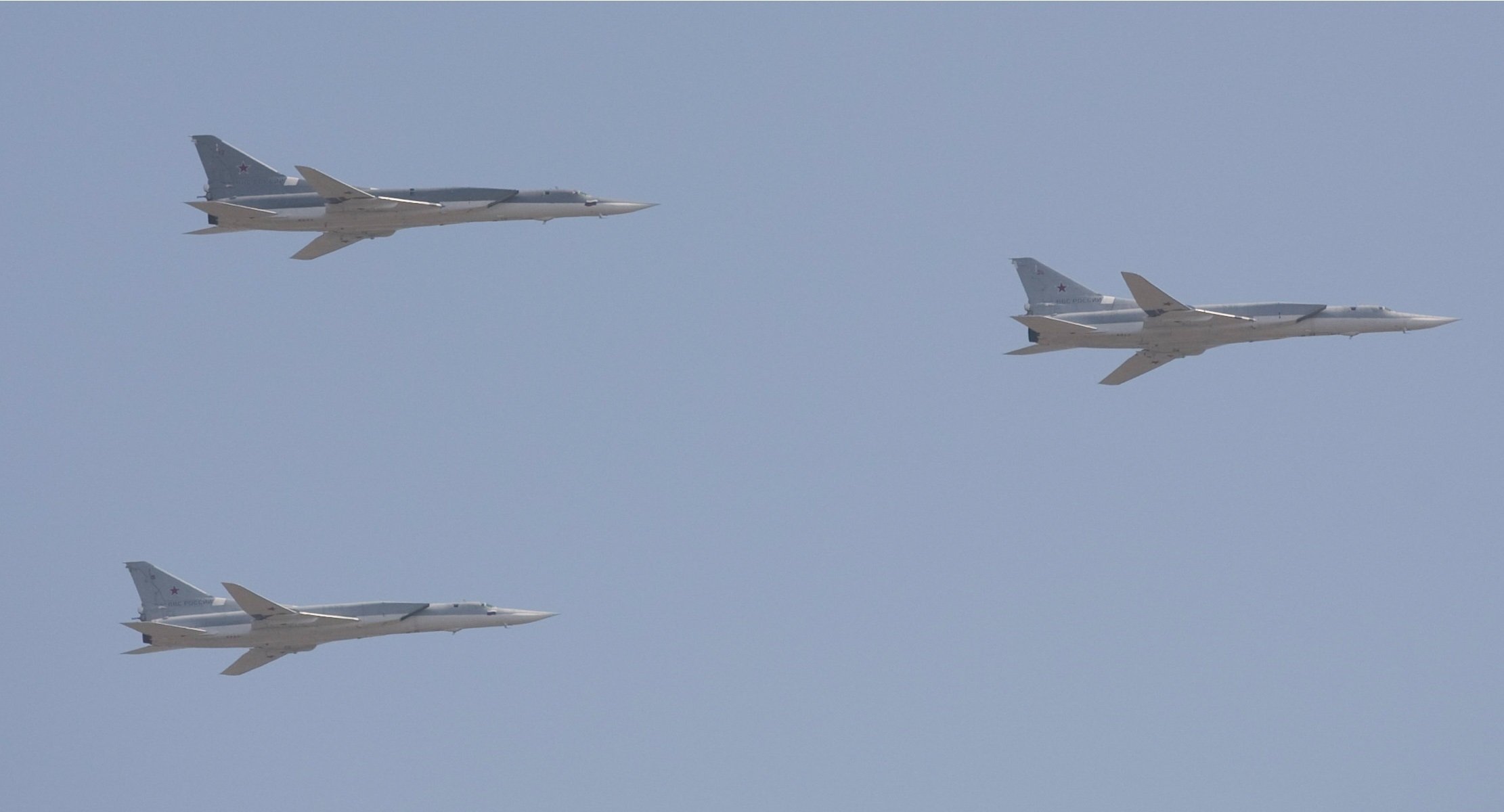 tupolew tu-22 m3 daleki naddźwiękowy bombowiec rakietowy o zmiennej geometrii skrzydła grupa wysokość niebo tu-22 grupa lot