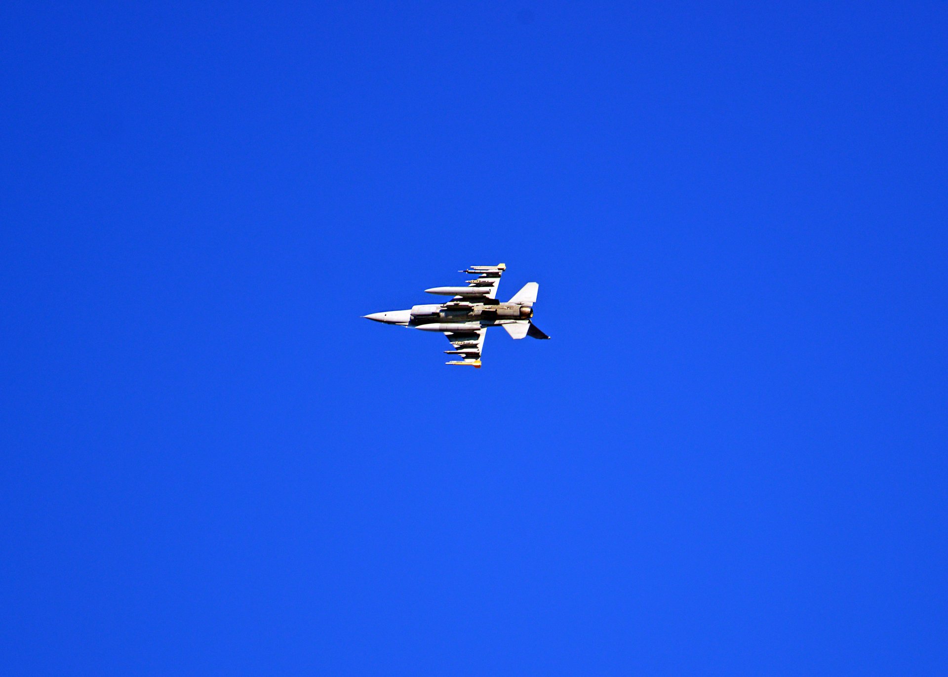 небо самолёт f-16 fighting falcon американский многофункциональный лёгкий истребитель четвёртого поколения