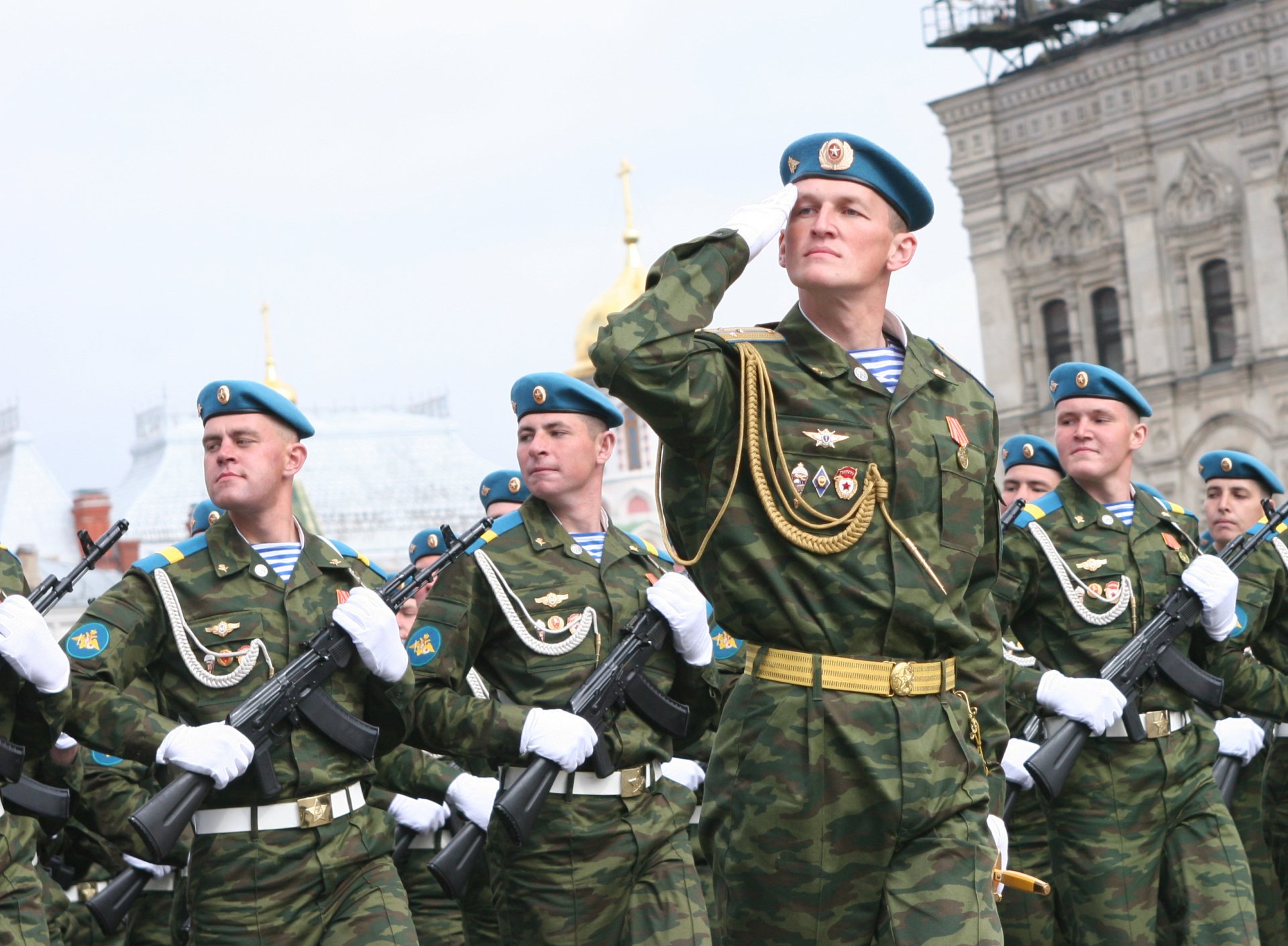 вдв десатники солдаты бойцы элита гордость военные голубые береты день вдв воздушно-десантные войска рф россия армия честь