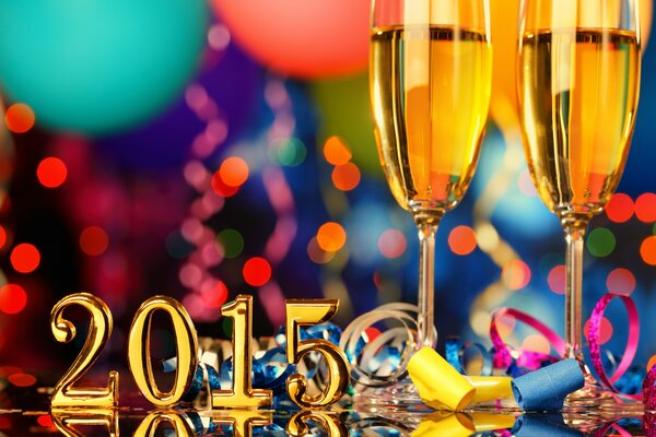 Счастливый новый год 2015. Бокалы с шампанским